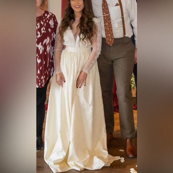 IVORY Lace & Silk Jacquard Wedding Dress - Picture 3 of 12